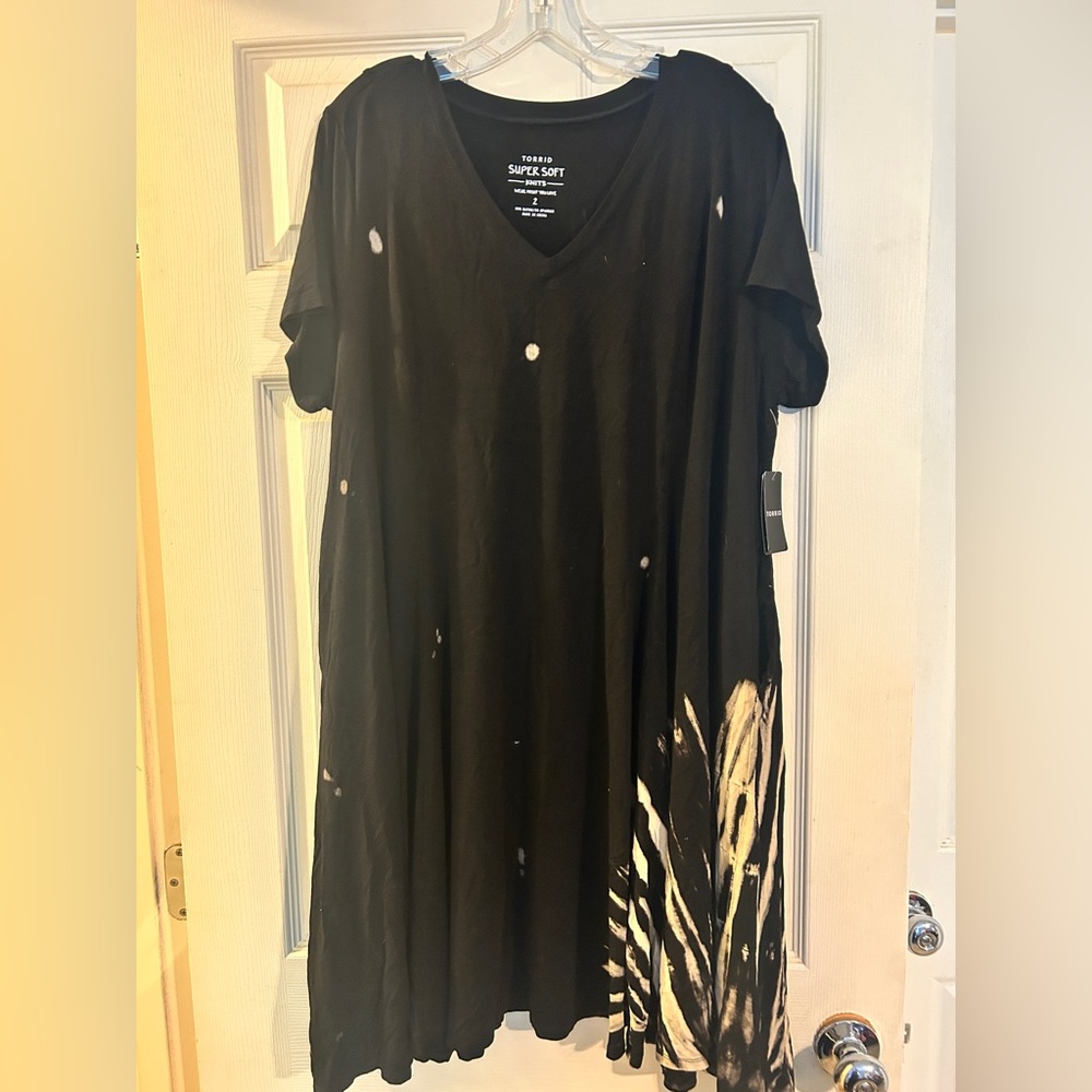 Torrid Black and White Mini Dress.  Size 2 (18/20).  NWT.
